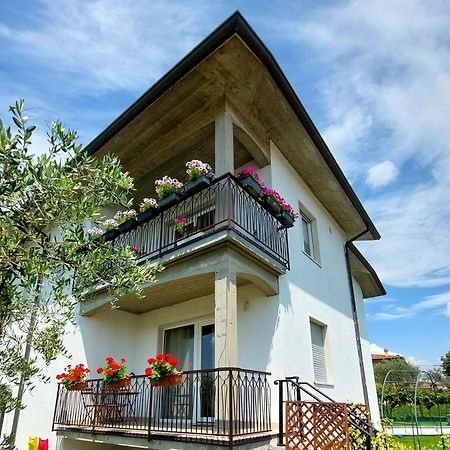 Villa Dolcitalia Tra Gardaland E Le Terme Di Cola Lazise Exterior foto