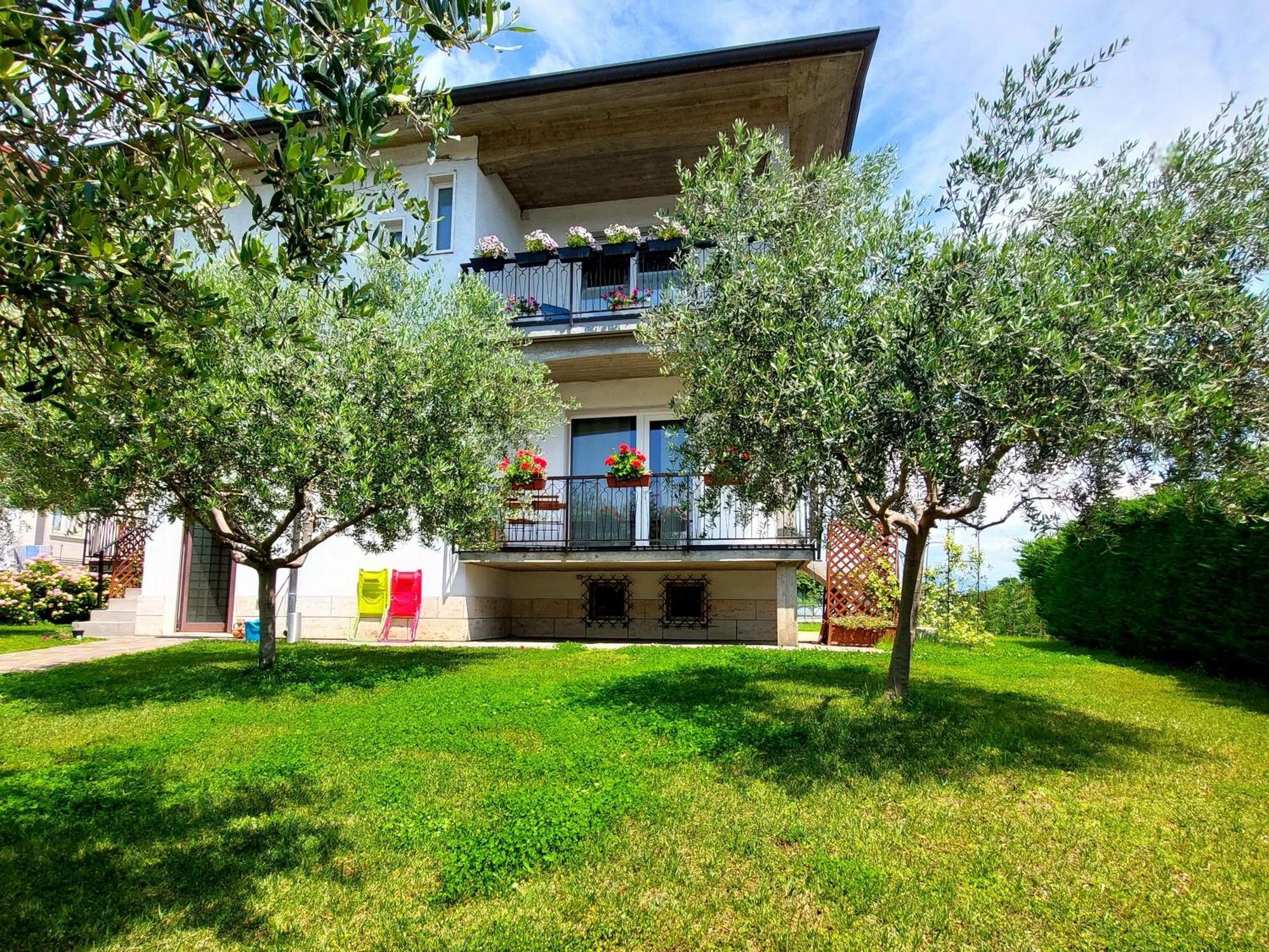 Villa Dolcitalia Tra Gardaland E Le Terme Di Cola Lazise Exterior foto